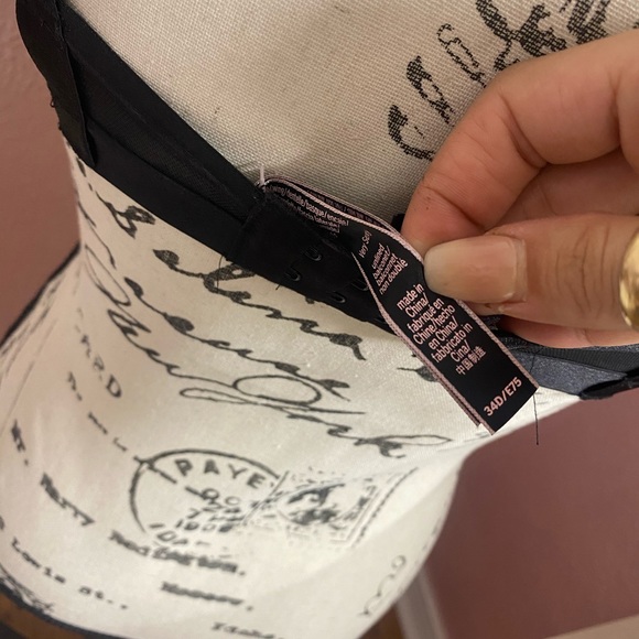 Victoria secret mesh bra - Picture 5 of 5